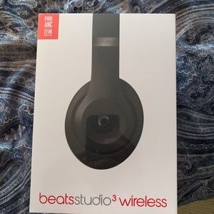 Beats studio 3 headphones matte black unopened